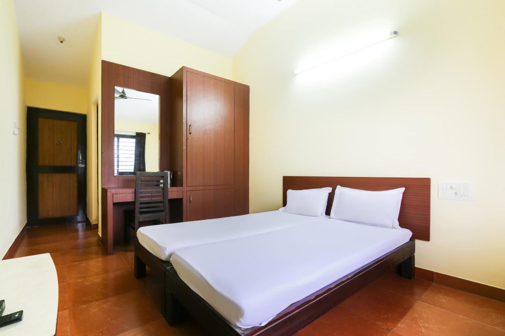 Hotel O Raviraj Classic Cana Экстерьер фото